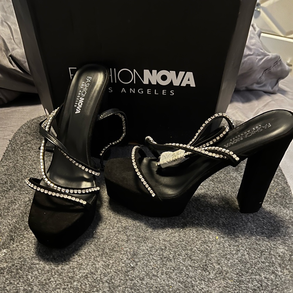 Platform blk sandal heels with diamonds around it